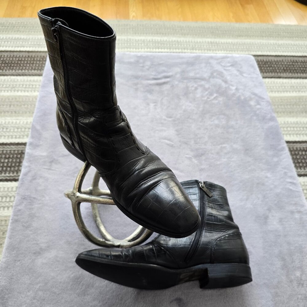 HUGO BOSS 100% Leather ankle shoes with zipper. Made in Italy